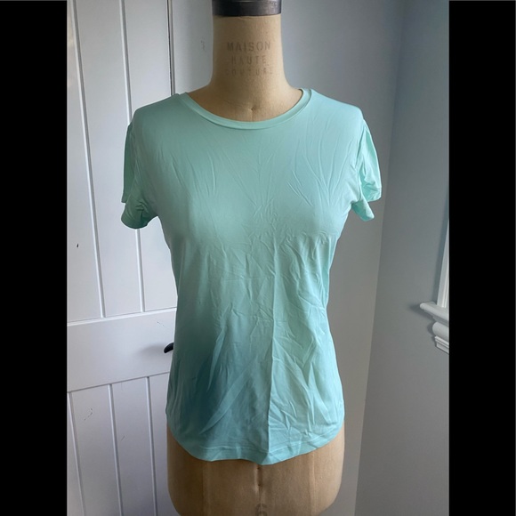 Banana Republic Tops - Banana Republic stretch women t-shirt size M